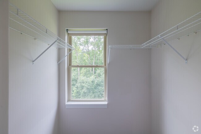 Unit 323-302 - 2BD, 2BA - 1081SF - Walk in Closet