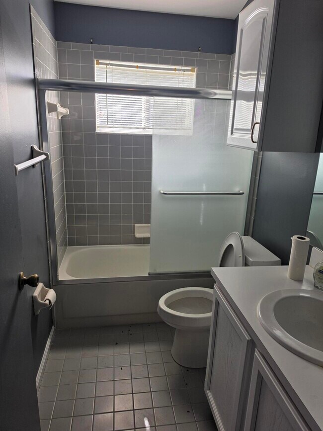 Photo - 100 Kings Way