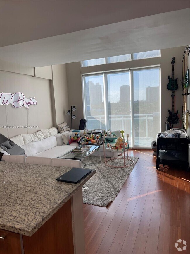 Building Photo - 3000 NE 188th St Unit 706 Rental