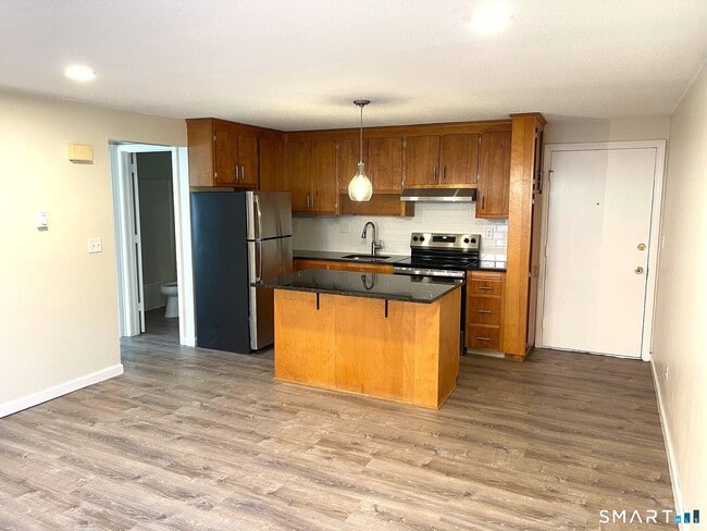 543 N Main St