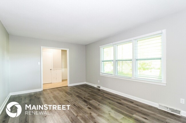 Photo - 273 Holmes Dr