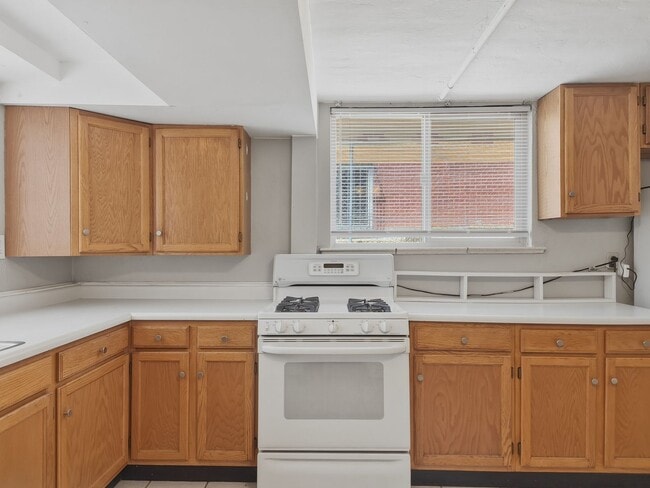 Photo - Beautiful 2 Bed, 1 Bath Garden-Level Apartment in Sunnyside!