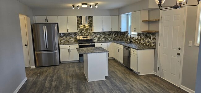 Photo - 80 Bridgeport Way