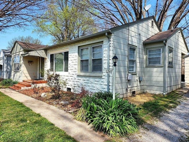 Building Photo - Charming Bunglow in Delaware Neighborhood