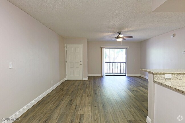 Building Photo - 5305 Summerlin Rd Unit 515 Rental
