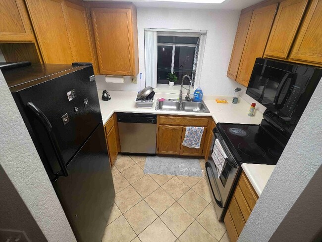 1075 Madden Ave