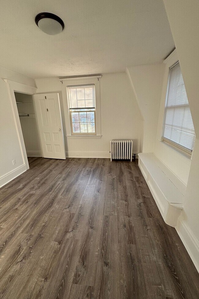 Photo - 2 Hasbrouck Ave Unidad # 2