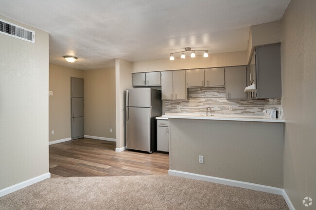 2BR, 1BA - 648SF