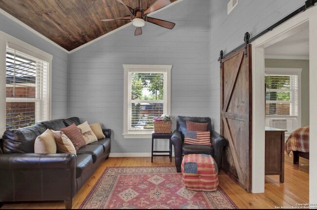Photo - 209 W Park St