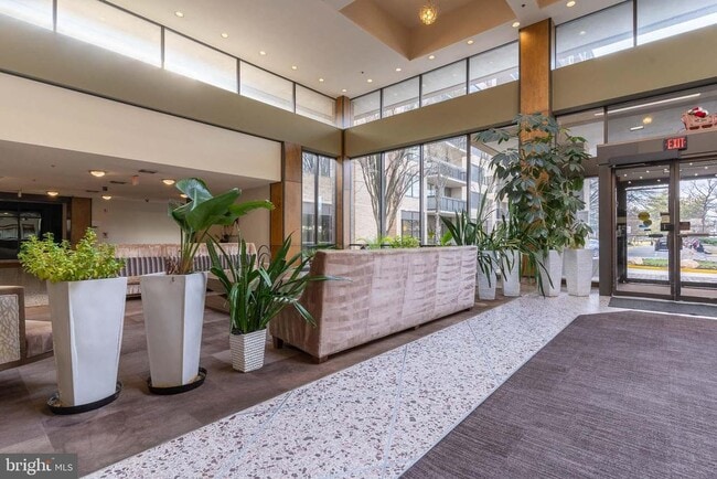 Photo - 3709 S George Mason Dr Unidad 115