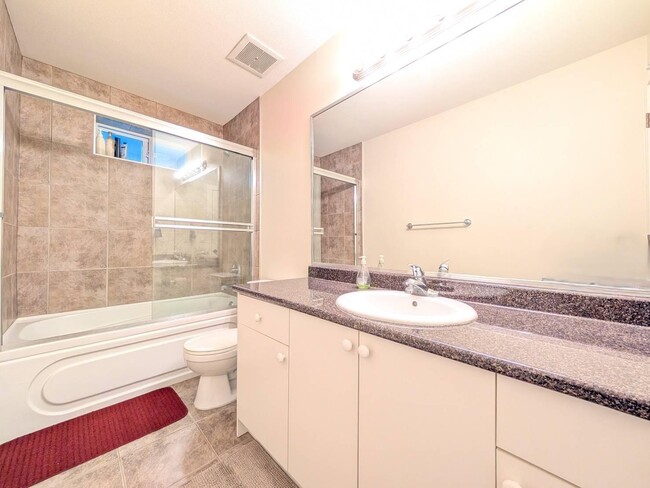 Photo - 73XX-7202 202 St.