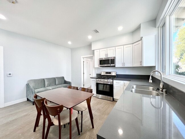 Photo - 2641 S Budlong Ave Unit 2641 S Budlong Ave