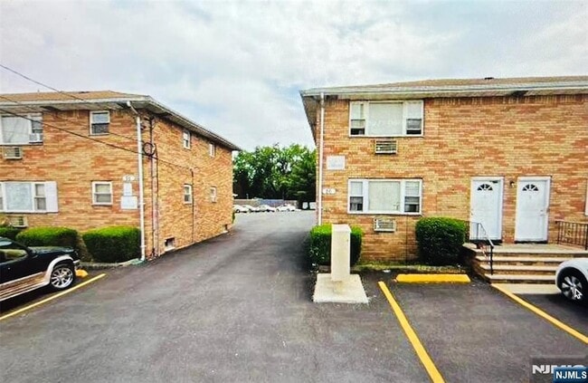Building Photo - 86 Contant Ave Unit 4 Rental
