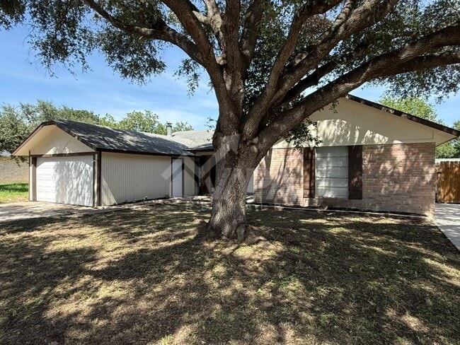 Photo - 2706 Lake Briar