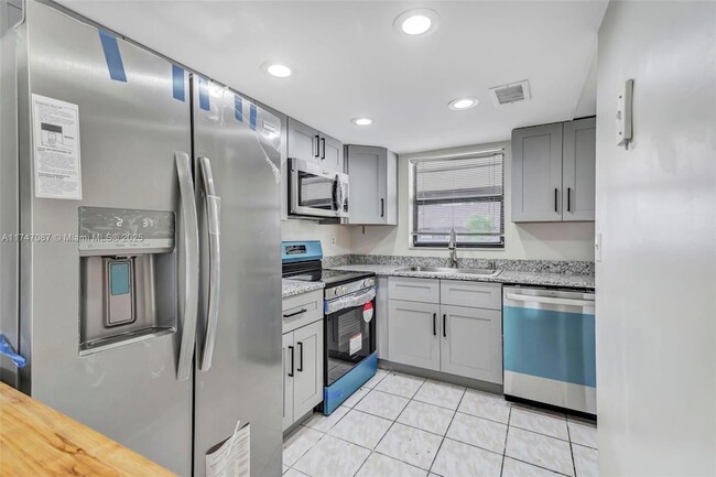 Photo - 6020 Shaker Wood Cir Unit 205