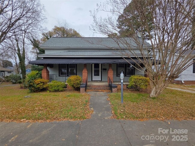 Photo - 222 W McCubbins St