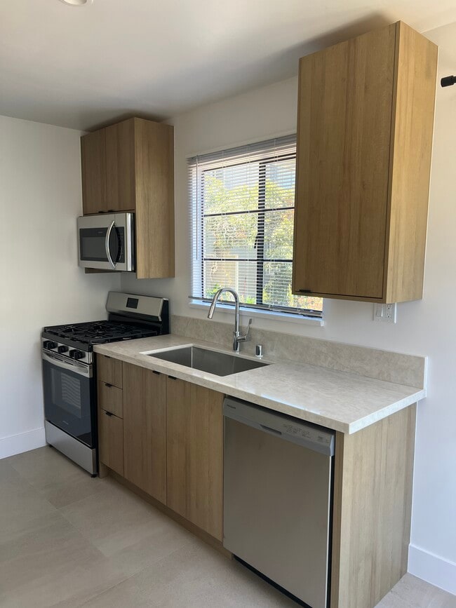 Photo - 6239 Lexington Ave Apartments Unit 1