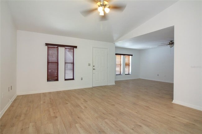 Photo - 1018 Station St