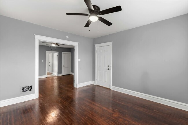 Photo - 4234 Dewey Ave Unit 2N