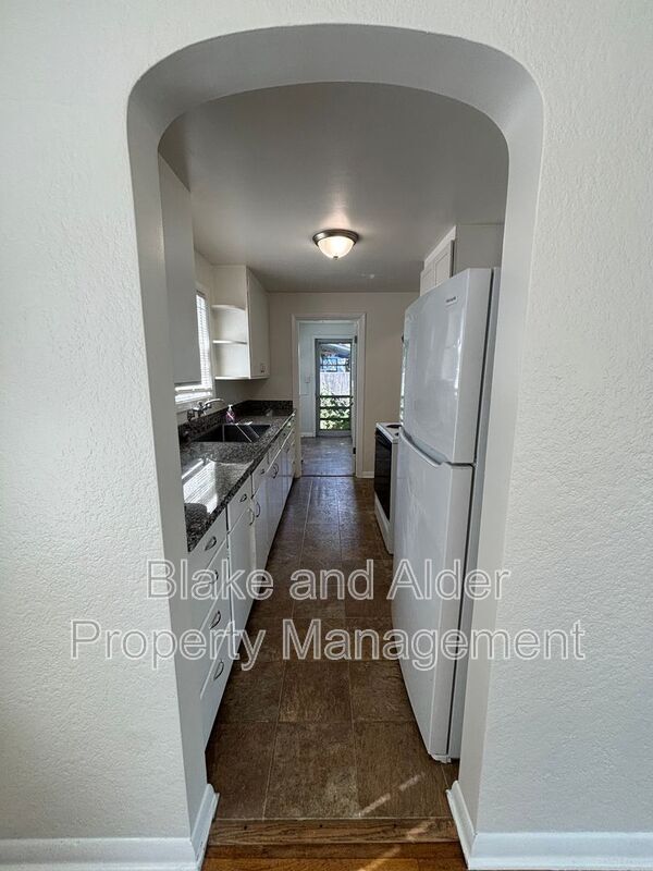 Photo - 656 Breys Ave NE