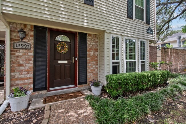 Building Photo - 12997 Trail Hollow Dr