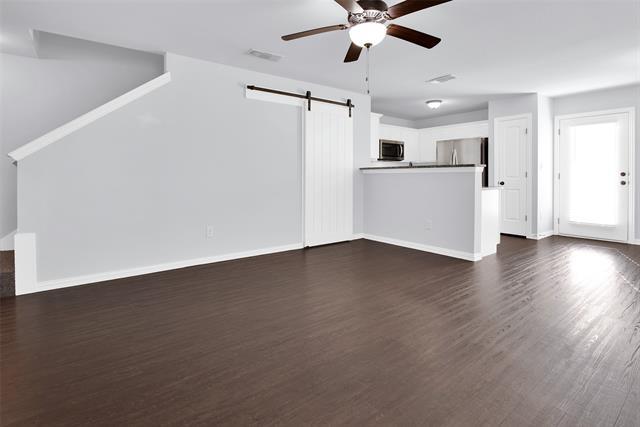 Photo - 218 W Lk St