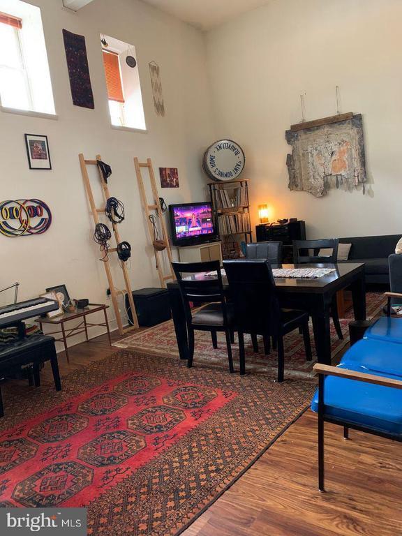 Photo - 2837 Cambridge St