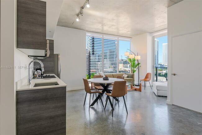 Photo - 151 SE 1st St Unidad 711