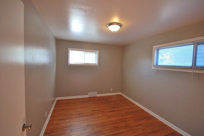 Photo - 20516 Denby St