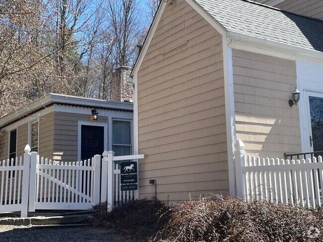 Building Photo - 611 NY-22 Rental