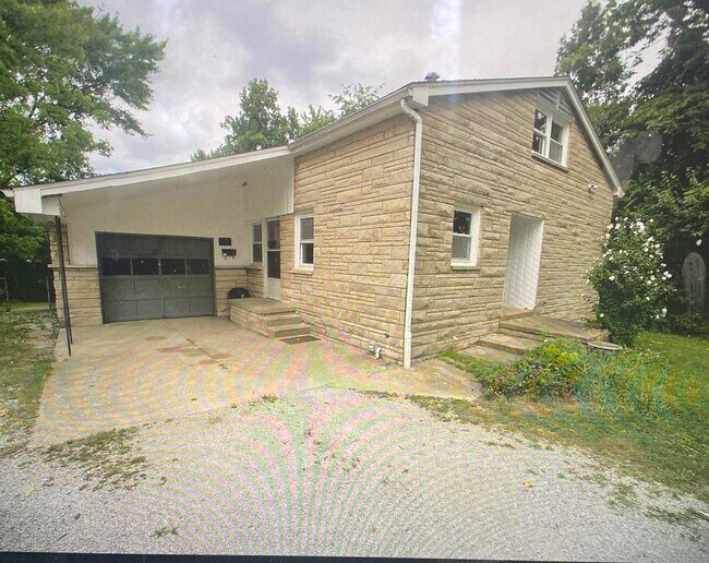 Beautiful 4 BD/2 BA Home ! - Beautiful 4 BD/2 BA Home !