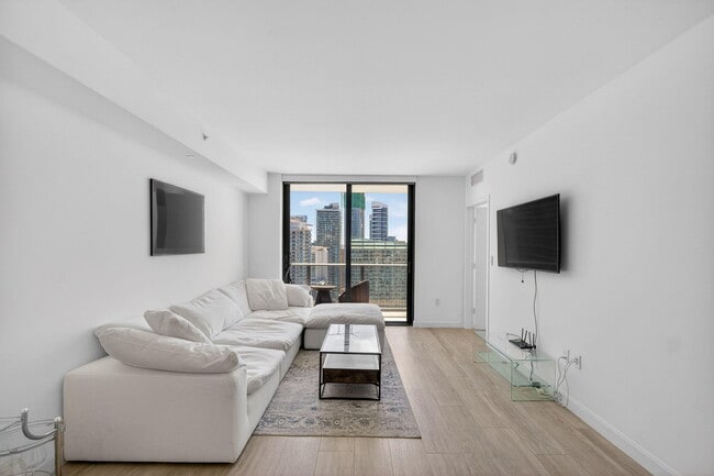 Photo - 55 SW 9th St Unidad 3704