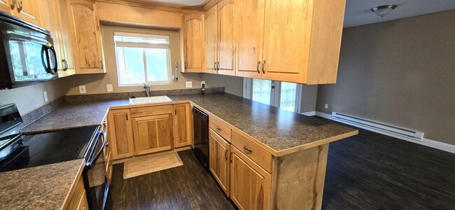 Photo - 2 Bedroom, 1.5 Bathroom, 1 Car Garage For Rent In The 4-J Subdivision