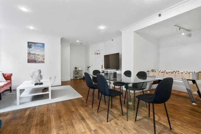 Building Photo - 390 Commonwealth Ave Unit 205