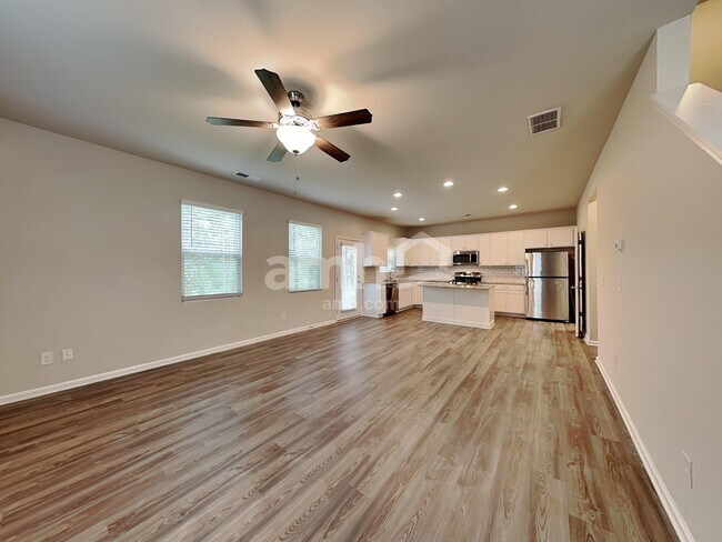 Photo - 107 Omega Ct