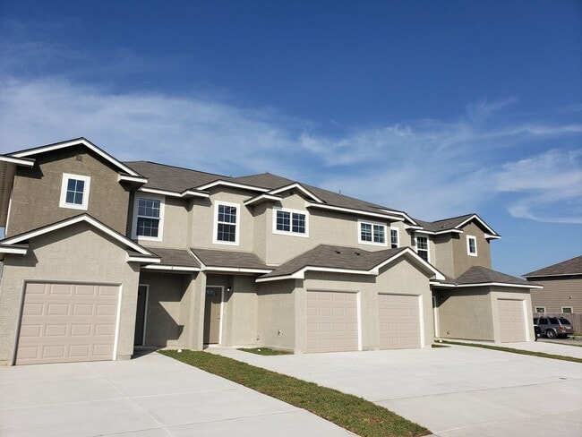 Building Photo - Town home for rent