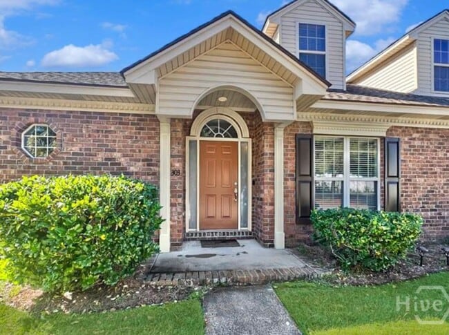 Building Photo - Beautifully designed end unit townhome Available 1/6/26