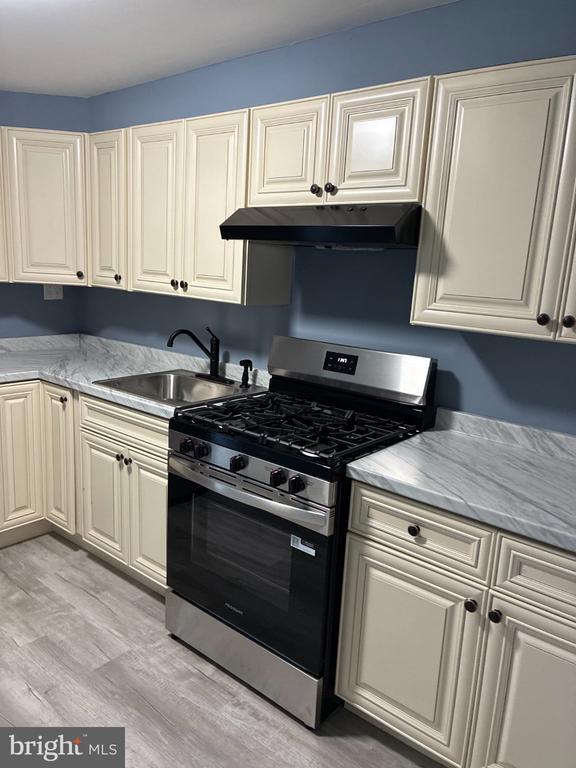 Photo - 332 W 3rd St Unit 1