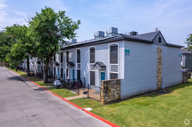 Photo - Spanish Court Apartments
