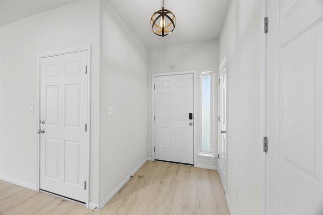 Photo - 305 Earl Keen St Casa