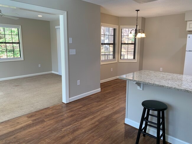 Eat in kitchen area and view to family room - 2756 victory ct