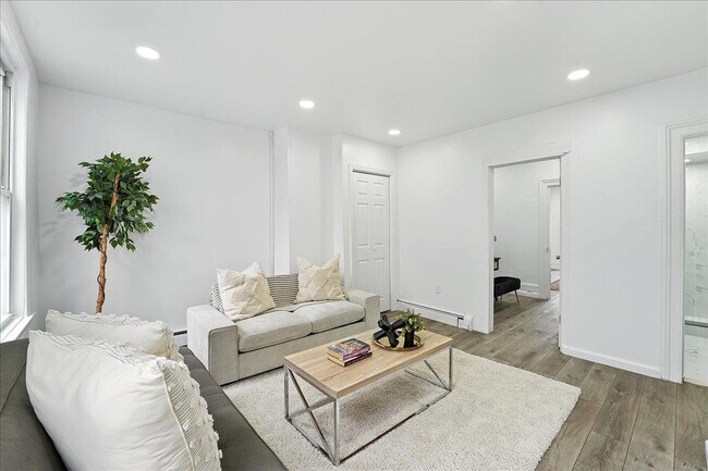 Photo - 283 Griffith St