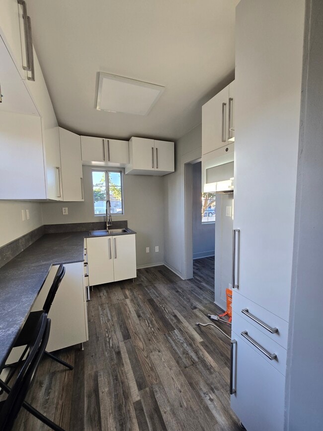 Photo - 838 E 76th St