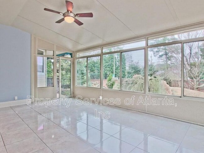 Photo - 3296 Millwood Trail SE