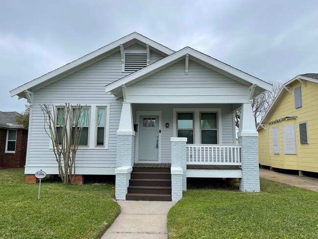 Building Photo - Freshly updated 2/2/Study home