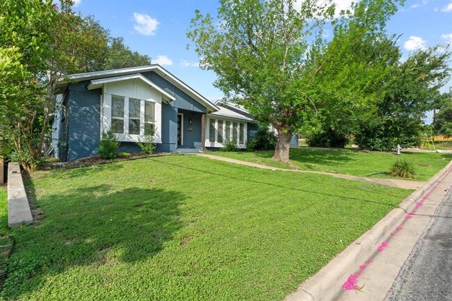 Building Photo - 2505 Wilke Dr