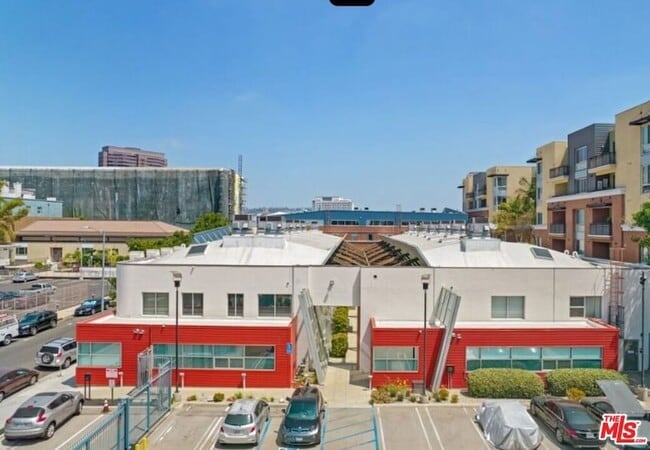 Building Photo - 130 S Hewitt St Rental