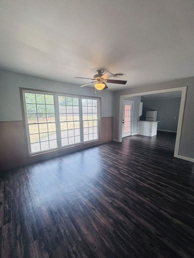 Photo - 906 Carey Dr