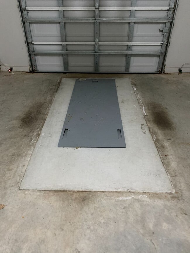 Photo - 3 bedroom, 2.5 bathroom, 1 car garage