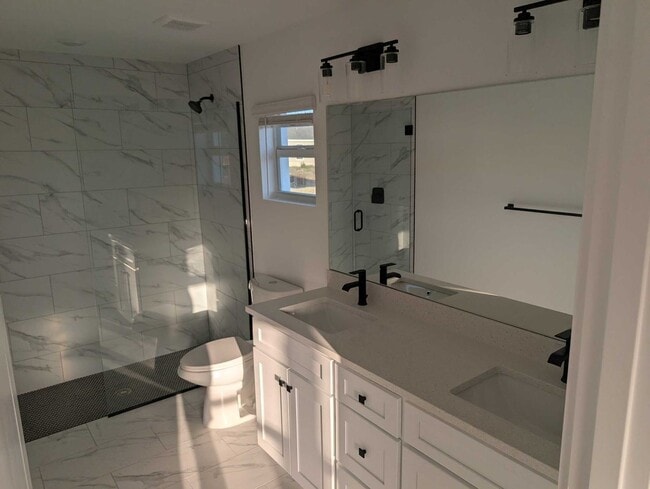 Photo - 1423 NE 12th Pl